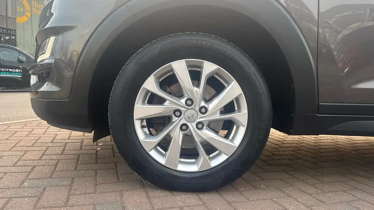 2019-hyundai-tucson-16crdi-se-nav-136ps-dct-big-13