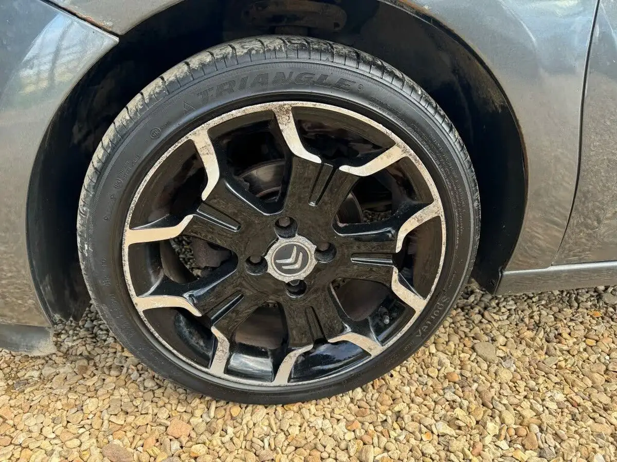 2012-citroen-ds3-16e-hdi-dstyle-plus-big-8
