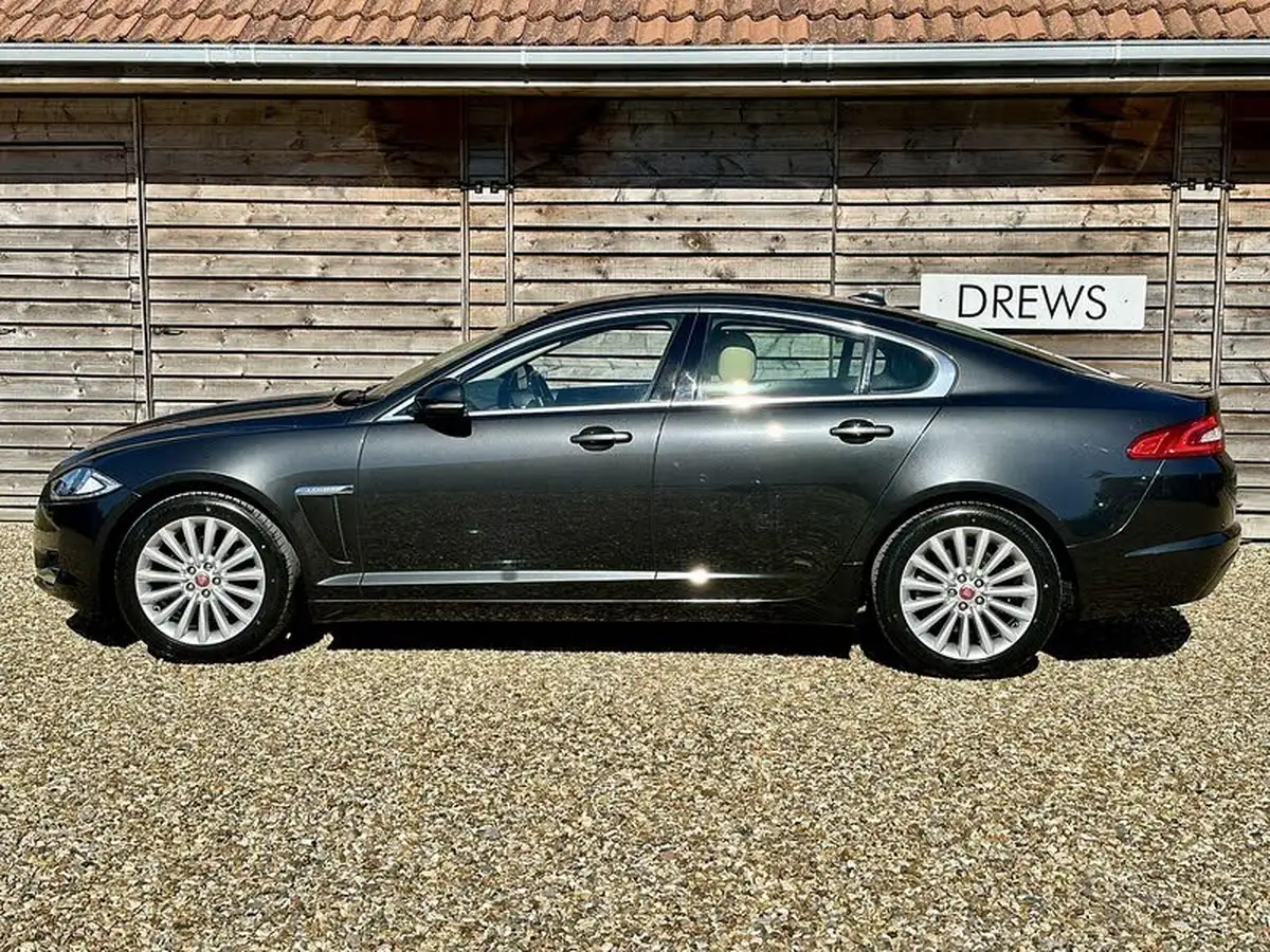 2015-jaguar-xf-22td-luxury-200ps-saloon-4d-big-8