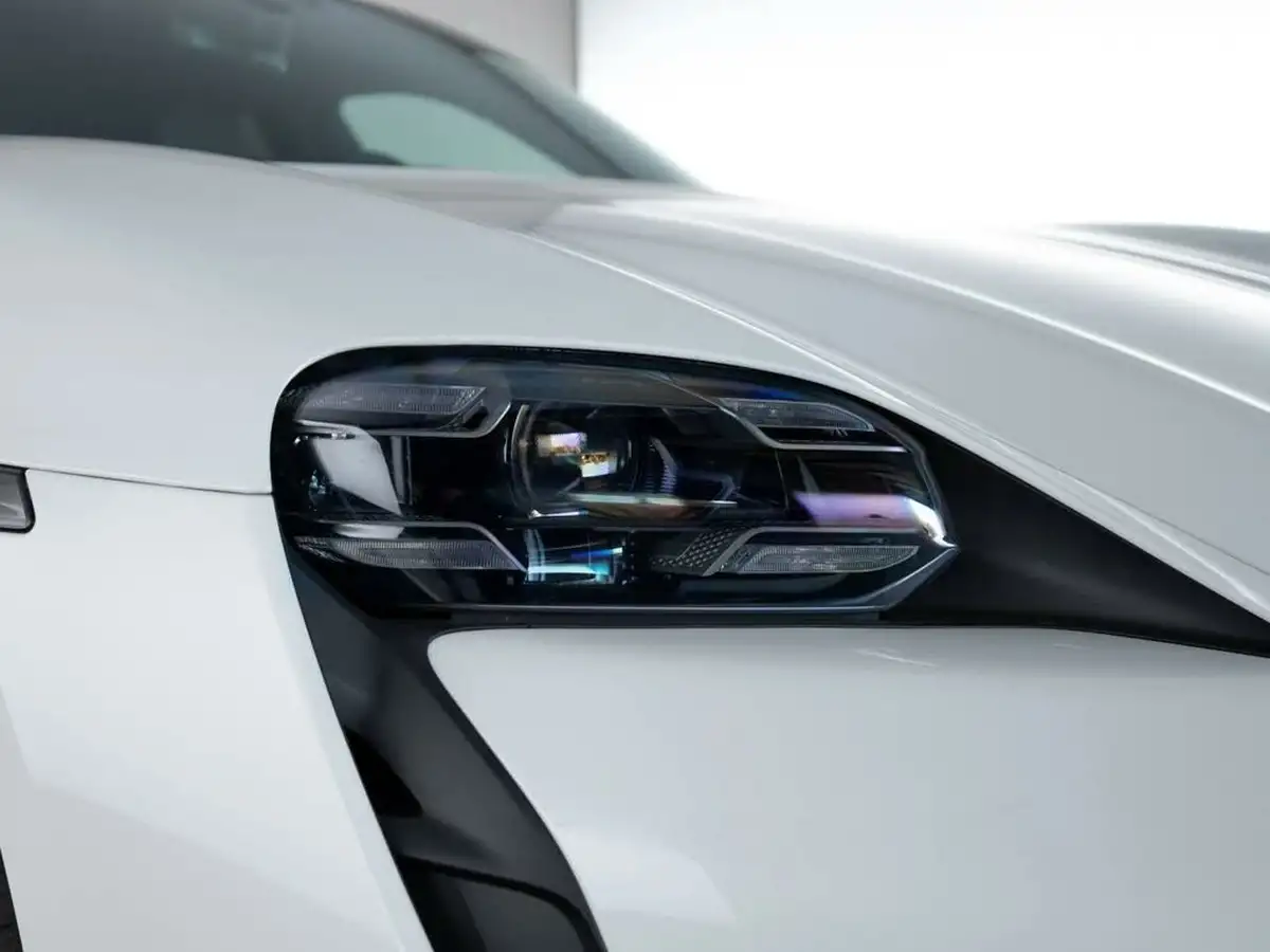 2023-porsche-taycan-e-4s-sport-turismo-571ps-performance-battery-plus-big-13