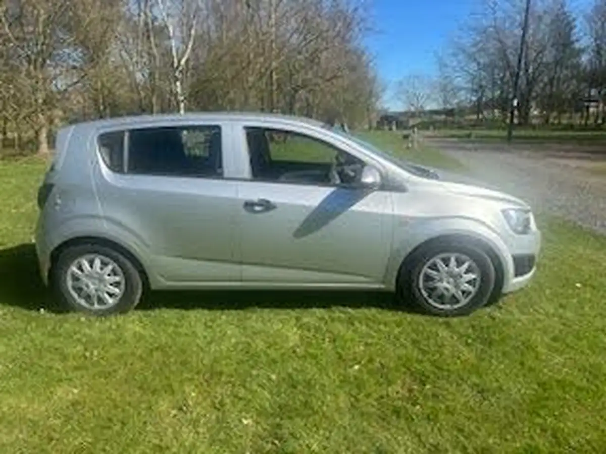 2012-chevrolet-aveo-12-ls-84bhp-1229cc-big-2