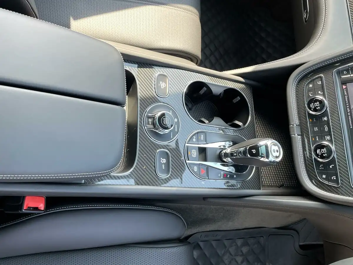 2019-bentley-bentayga-40-v8-big-55