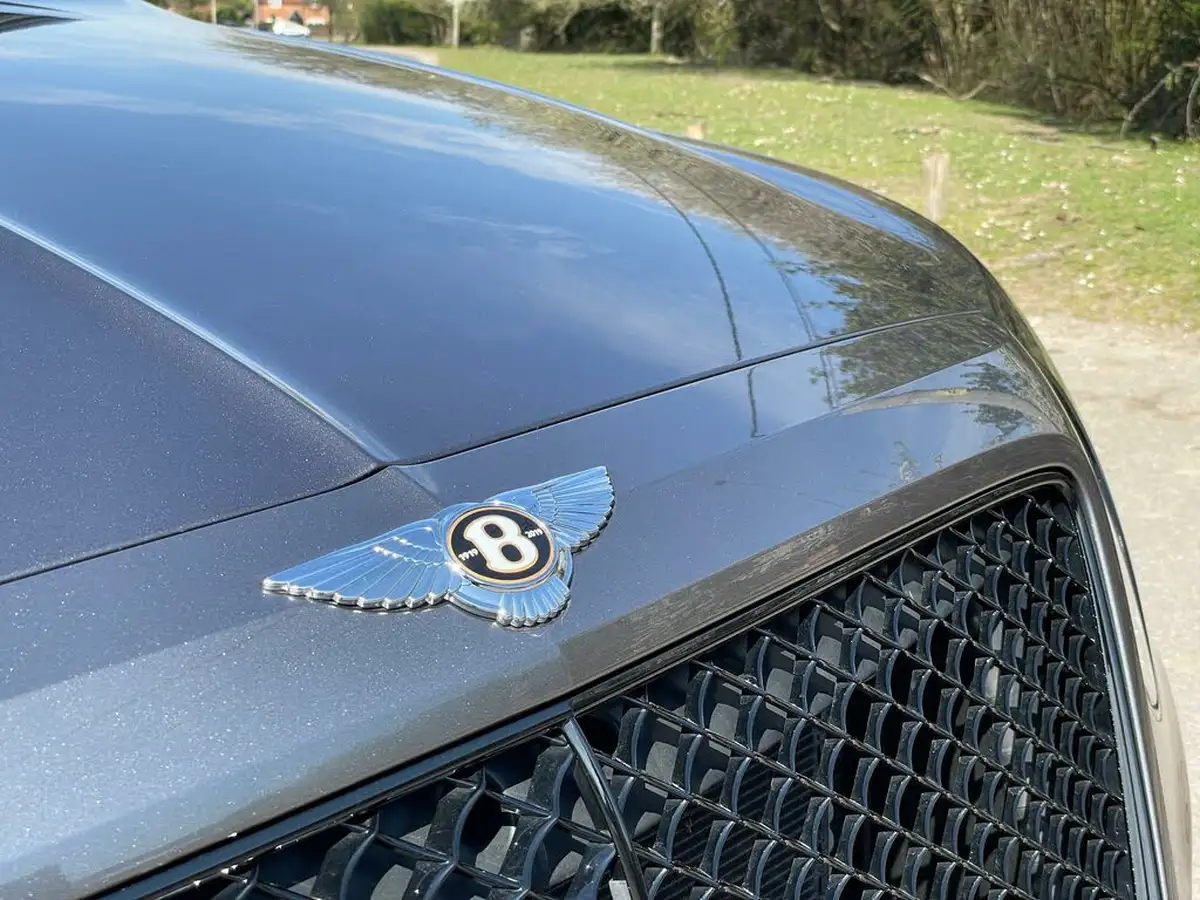 2019-bentley-bentayga-40-v8-big-7