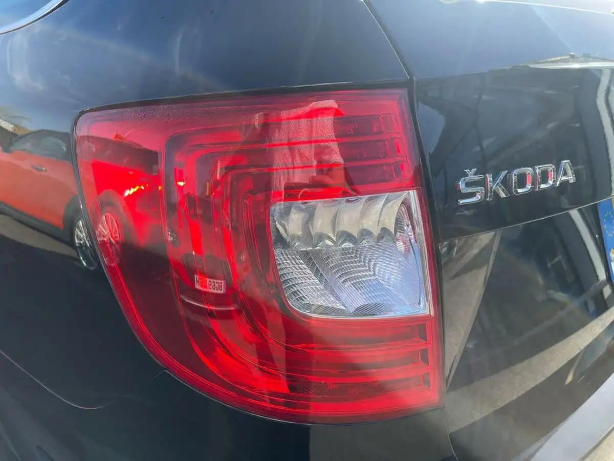 2015-skoda-superb-20tdi-elegance-170ps-estate-big-48