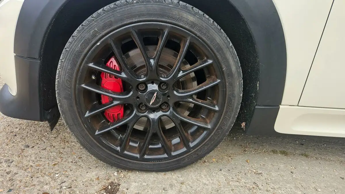 2011-mini-cooper-16-john-cooper-works-211bhp-coupe-3d-big-25
