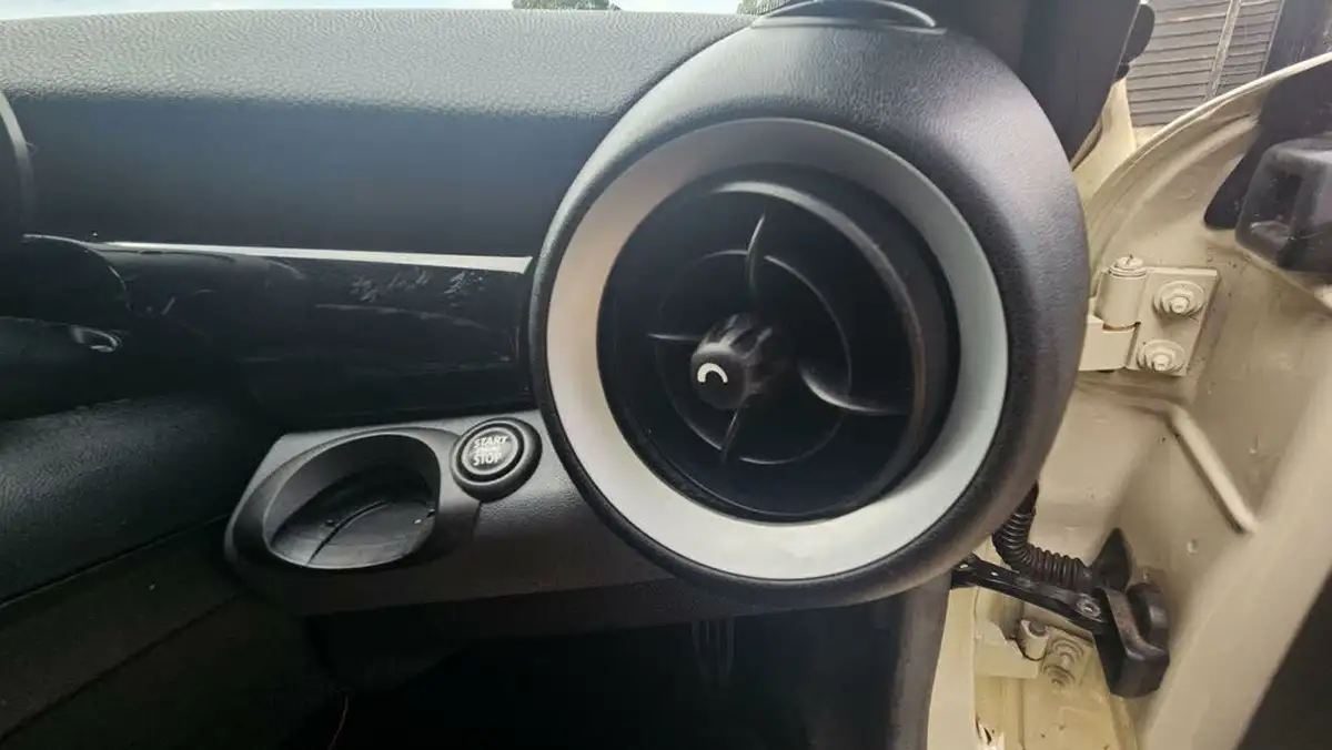 2011-mini-cooper-16-john-cooper-works-211bhp-coupe-3d-big-21