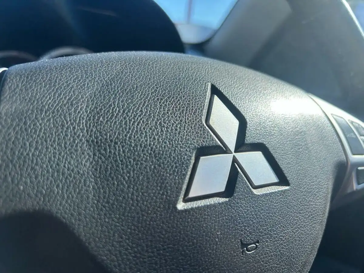 2013-mitsubishi-l200-big-12