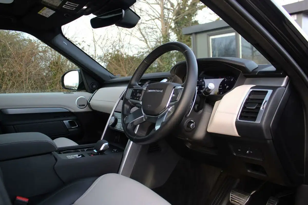 2021-land-rover-discovery-30-d300-r-dynamic-se-big-4