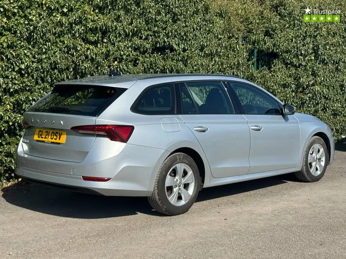 2021-skoda-octavia-20tdi-se-first-edition-estate-big-29