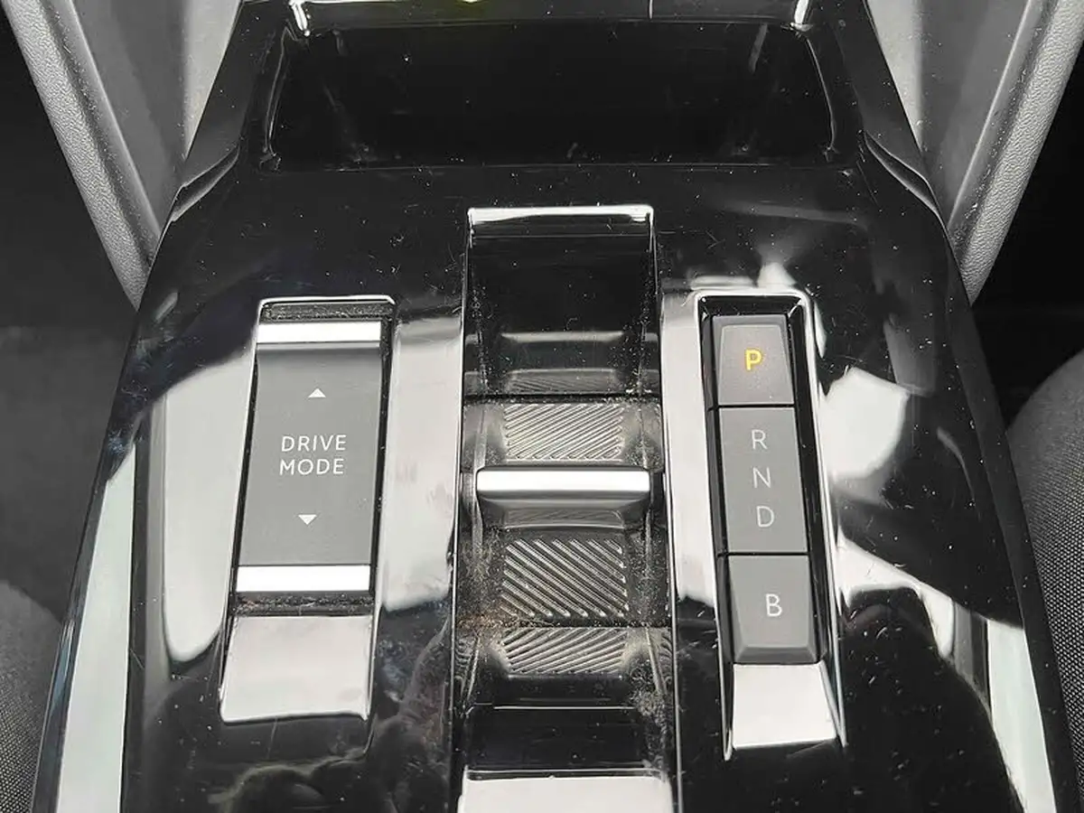 2022-citroen-c4-e-shine-big-39