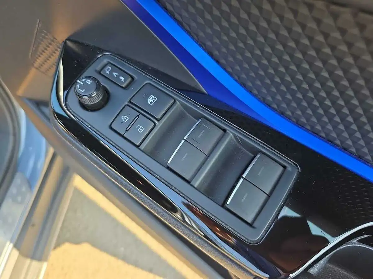 2020-toyota-c-hr-20-vvt-i-dynamic-big-24