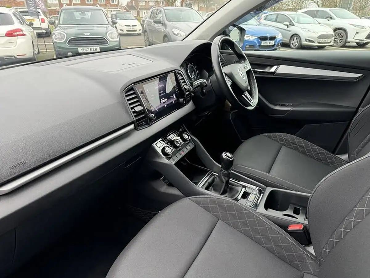 2018-skoda-karoq-16tdi-se-scr-1596cc-big-5