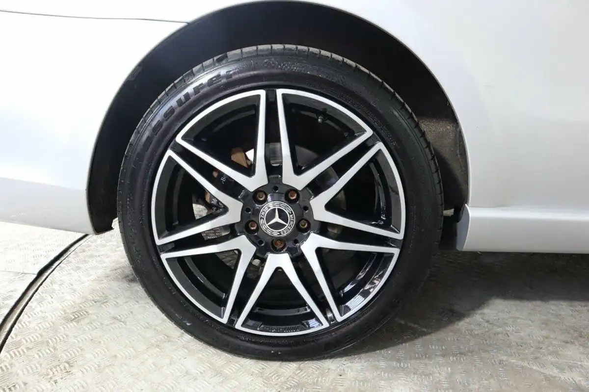 2020-mercedes-benz-v-class-20d-v300d-amg-line-extra-long-big-27