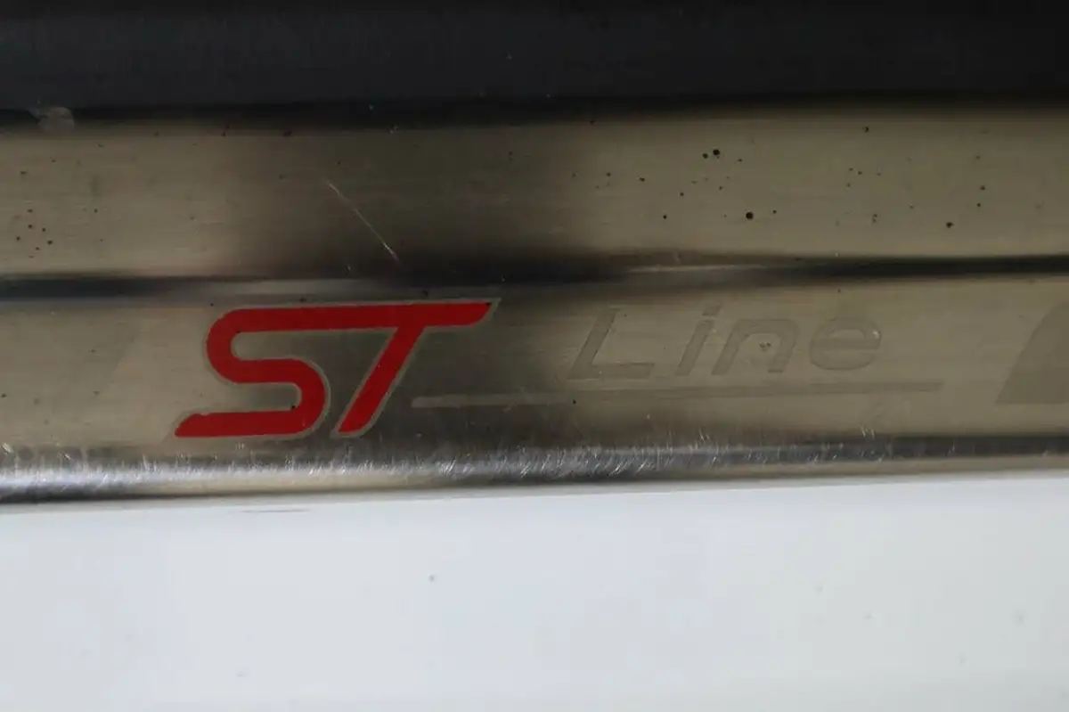 2017-ford-fiesta-10t-st-line-with-nav-125ps-3d-big-29