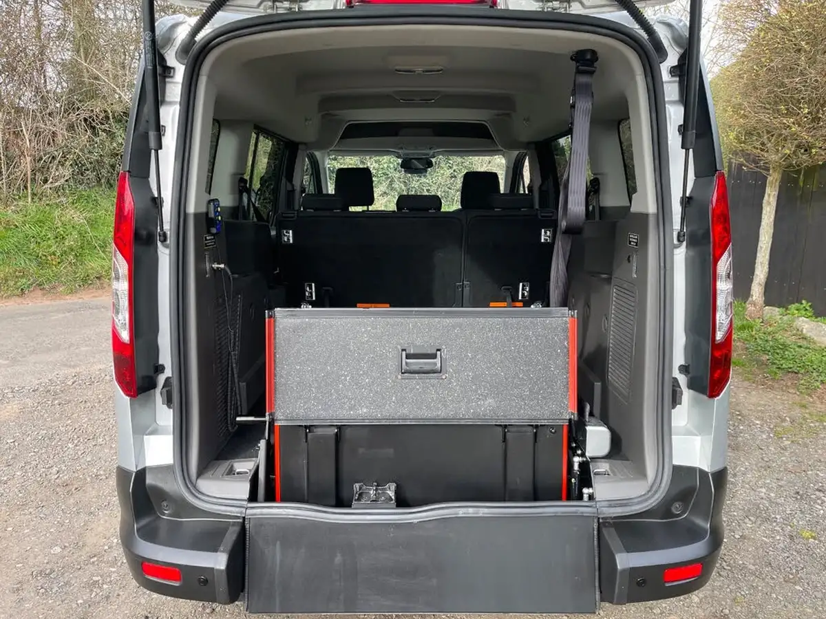 2021-ford-grand-tourneo-connect-15-zetec-120ps-big-5