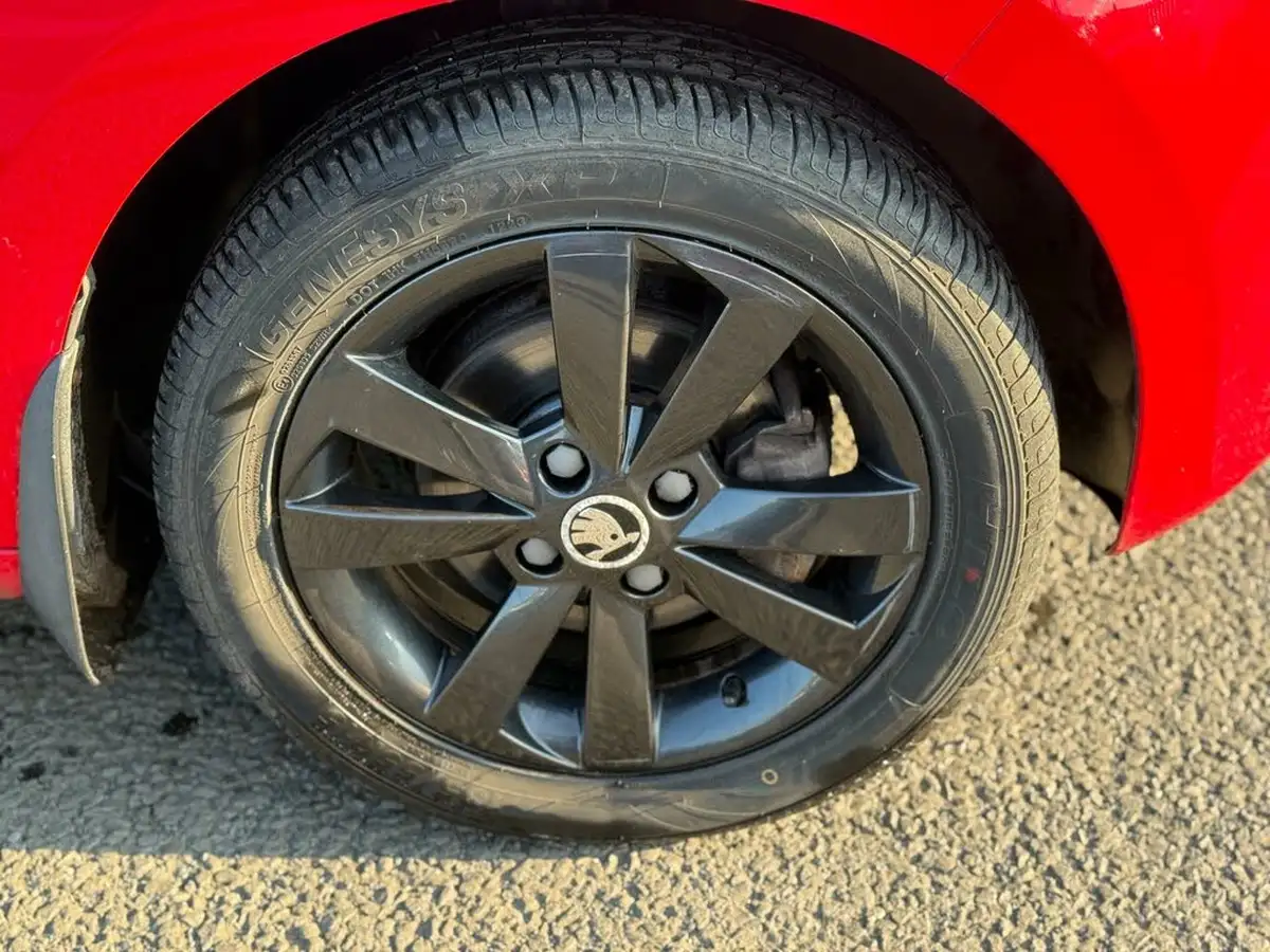2017-skoda-citigo-10-colour-edition-3d-big-10