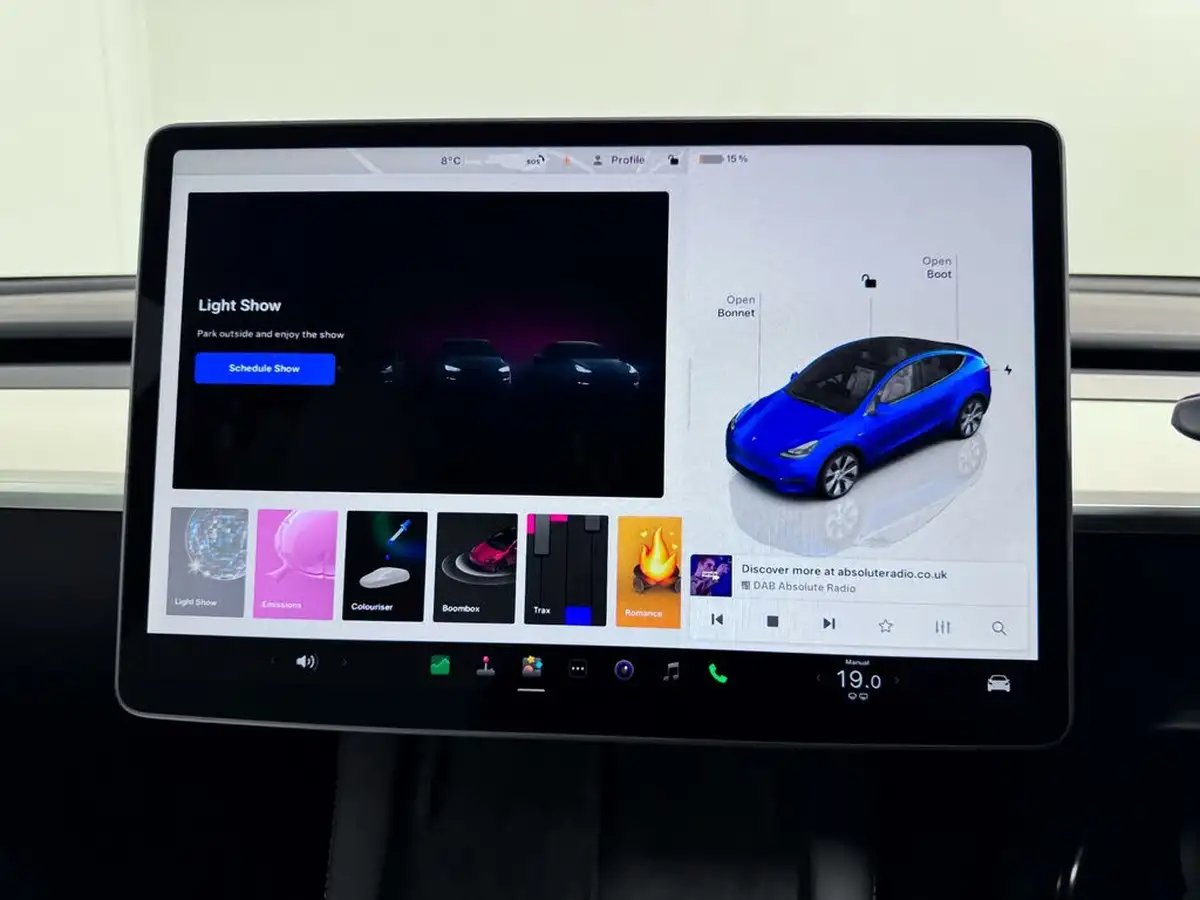 2022-tesla-model-y-e-long-range-big-47