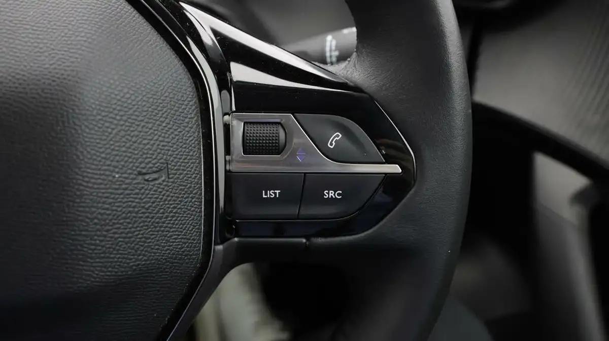2021-peugeot-2008-suv-12-puretech-allure-premium-100bhp-big-22