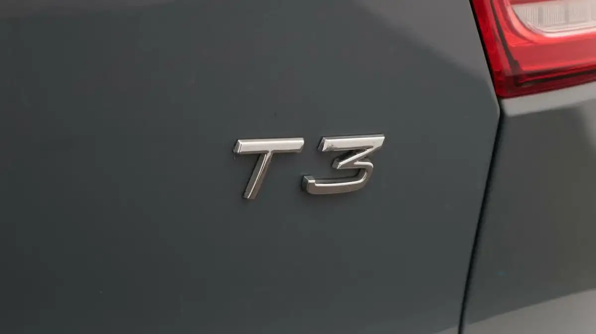 2021-volvo-xc40-15-t3-r-design-161bhp-auto-big-22
