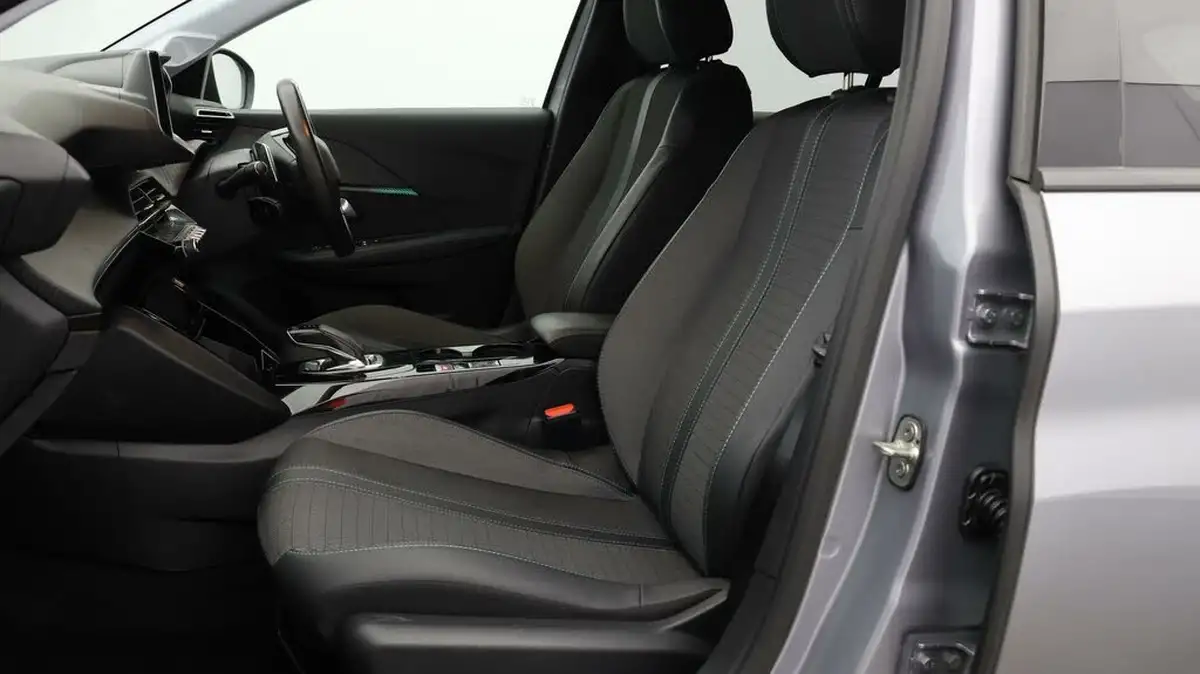 2021-peugeot-208-12-puretech-allure-100bhp-eat8-big-13