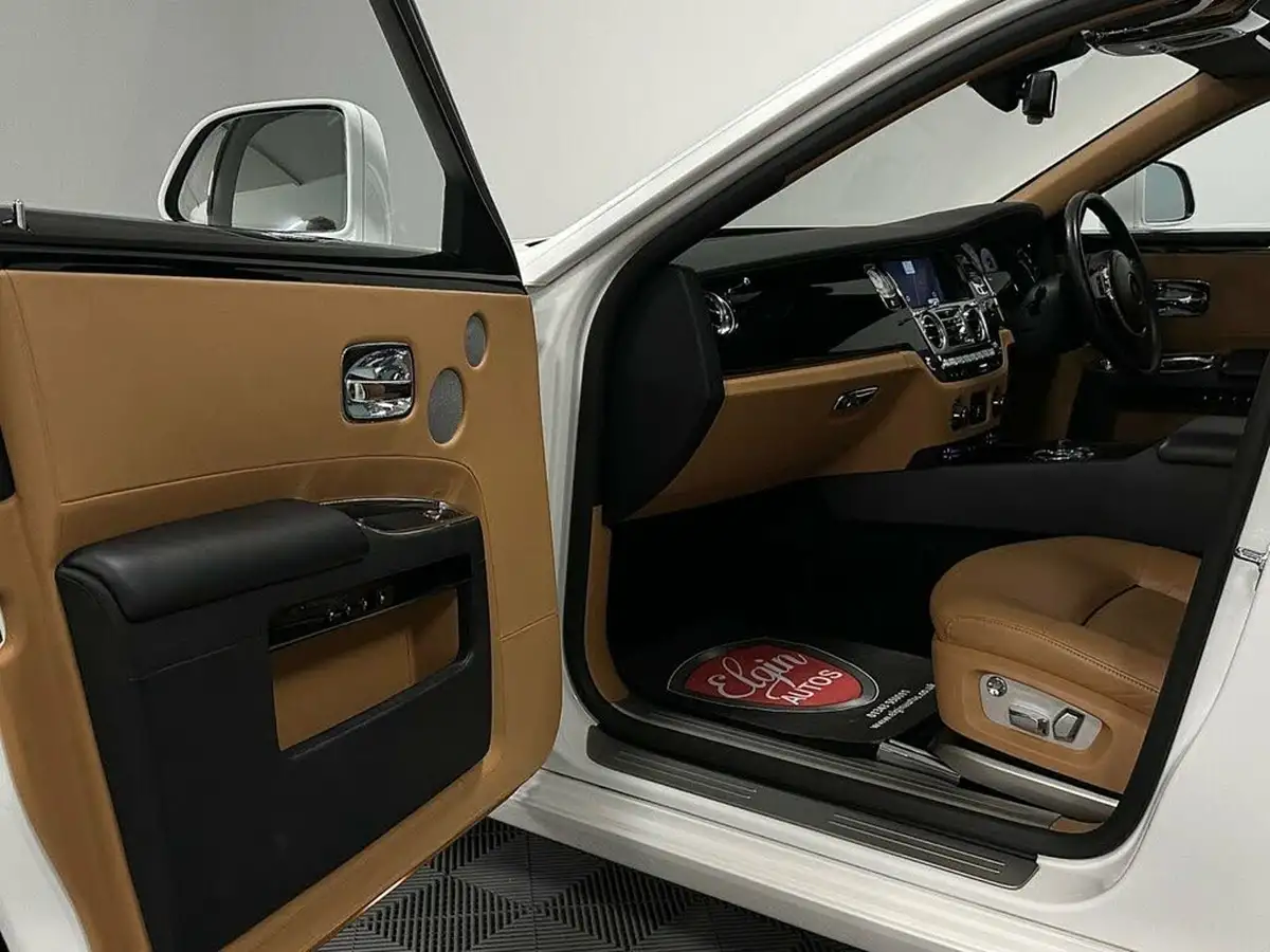 2013-rolls-royce-ghost-66-big-47
