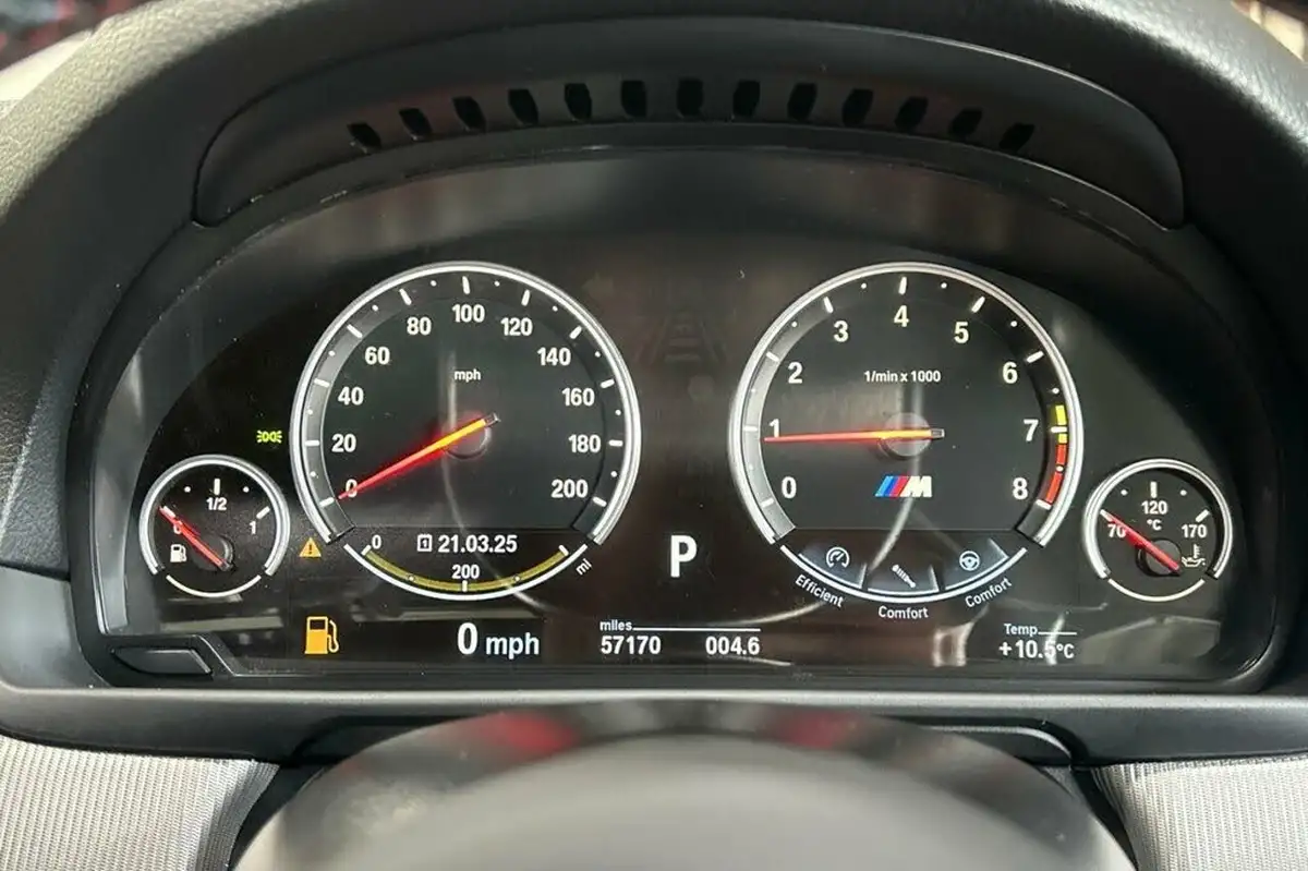 2016-bmw-5-series-44-m5-big-14