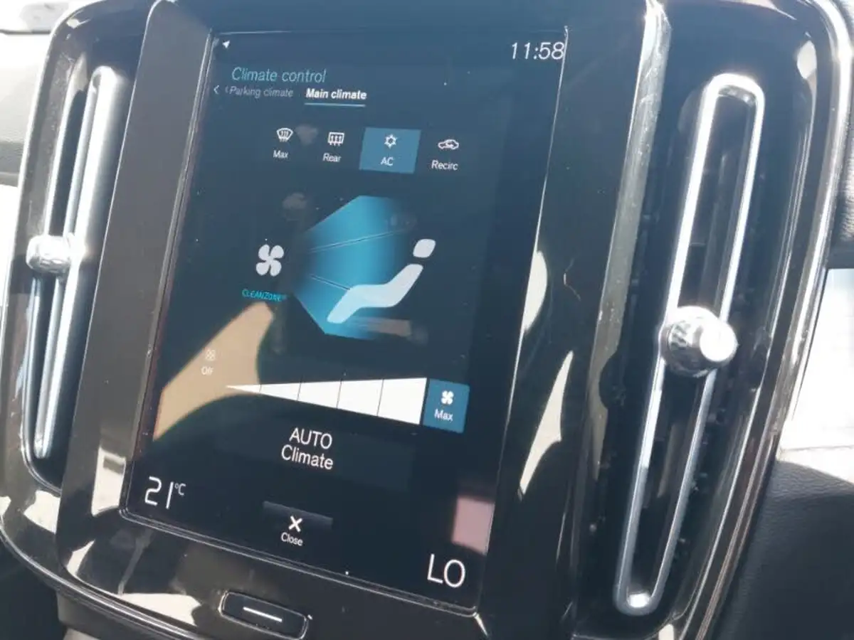 2021-volvo-xc40-15-t3-momentum-161bhp-big-13