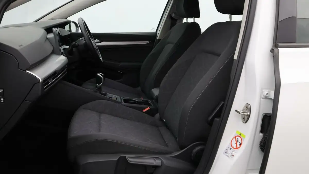 2022-volkswagen-golf-15-tsi-life-130ps-hatchback-big-13