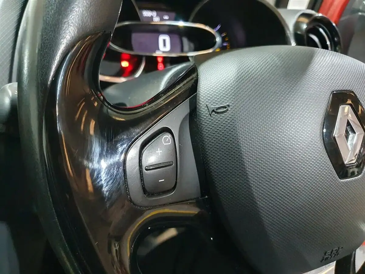 2014-renault-clio-12-dynamique-big-38