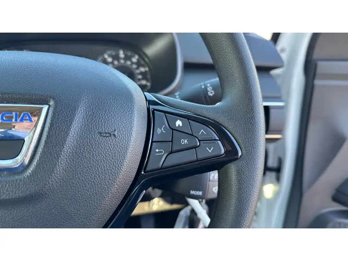 2021-dacia-sandero-10-tce-essential-90bhp-big-23
