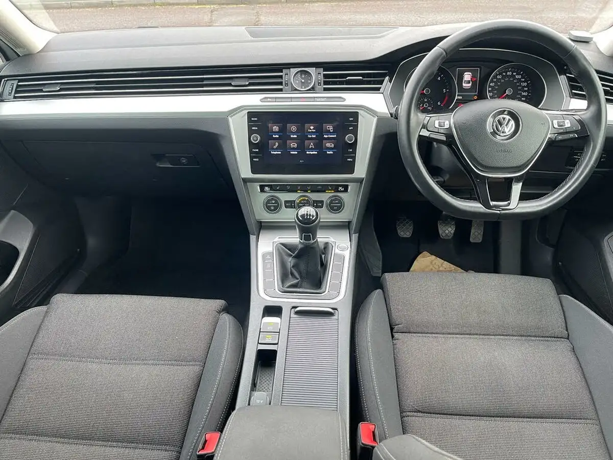 2019-volkswagen-passat-20tdi-se-business-ss-saloon-4d-big-14