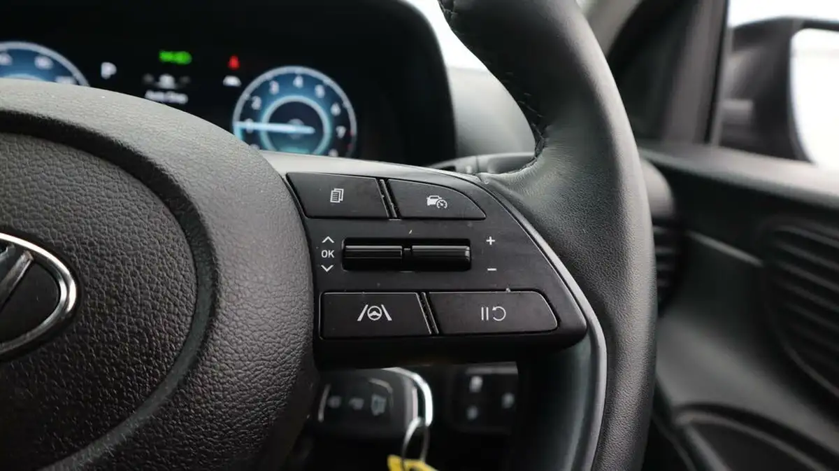 2024-hyundai-bayon-10-t-gdi-premium-120ps-48-volt-mhev-dct-big-25