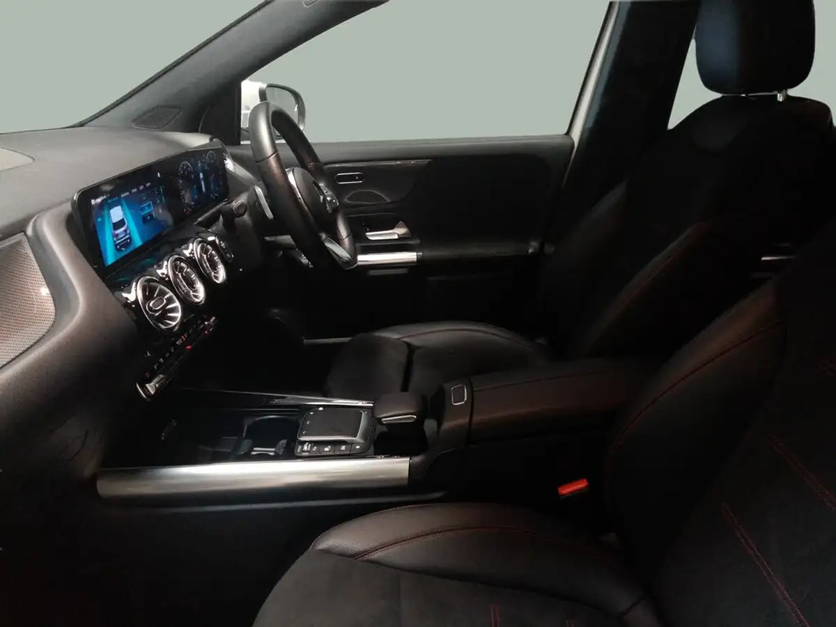 2021-mercedes-benz-gla-class-13-gla-180-amg-line-premium-1332cc-big-3