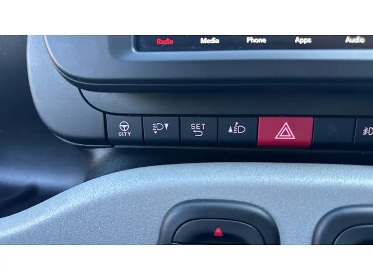 2021-fiat-panda-10-city-cross-big-23