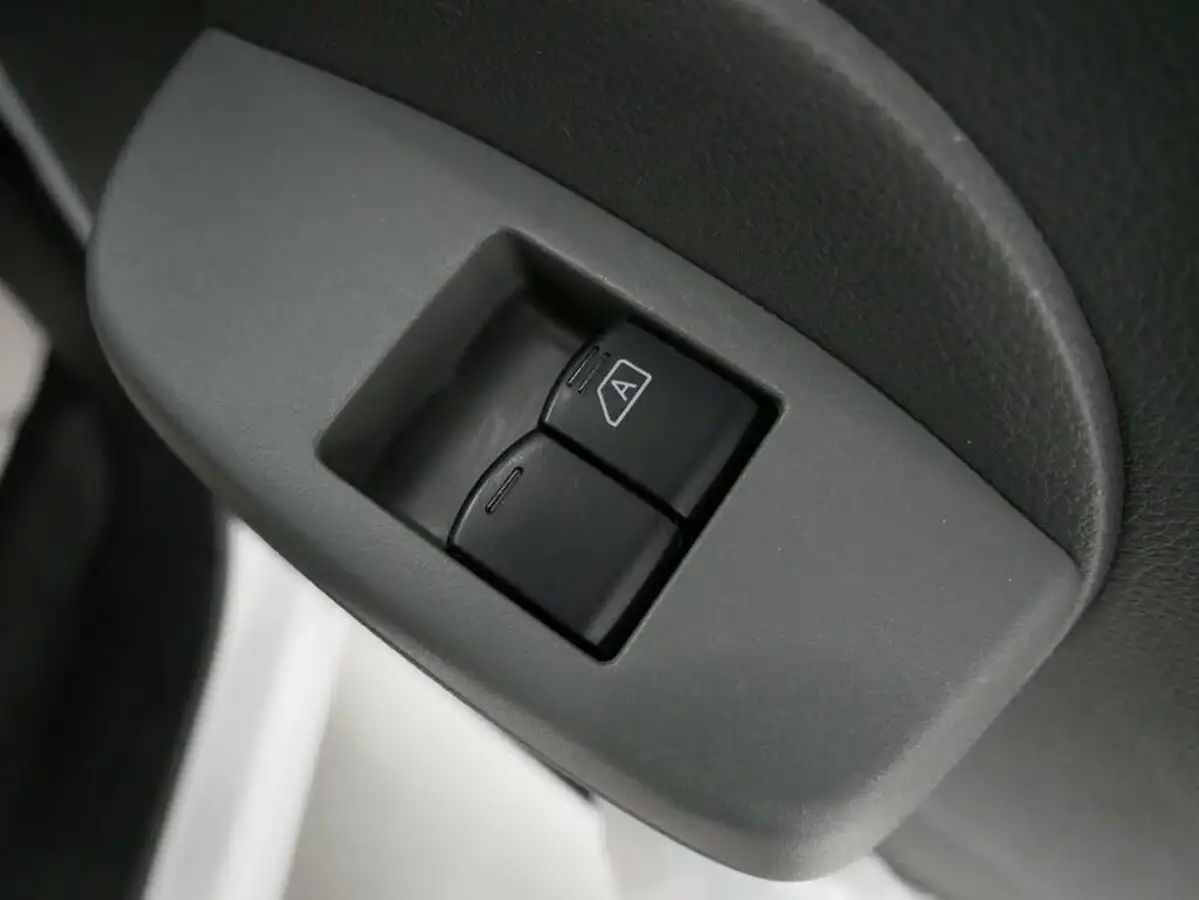 2021-nissan-env200-e-acenta-panel-van-auto-big-27