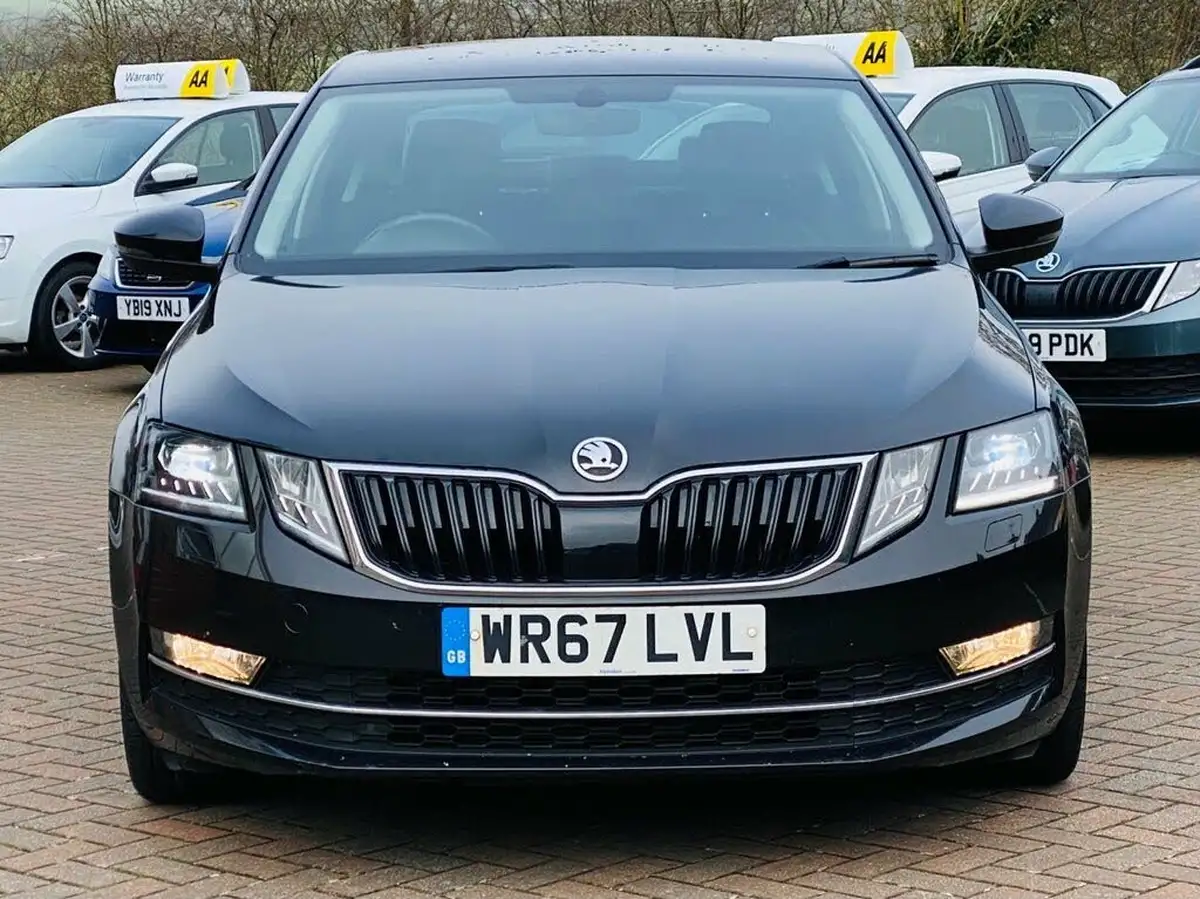 2017-skoda-octavia-20tdi-se-l-hatchback-dsg-big-8