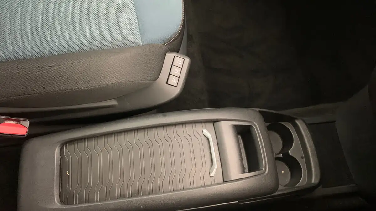 2017-citroen-c4-picasso-16bluehdi-feel-eat6-big-29