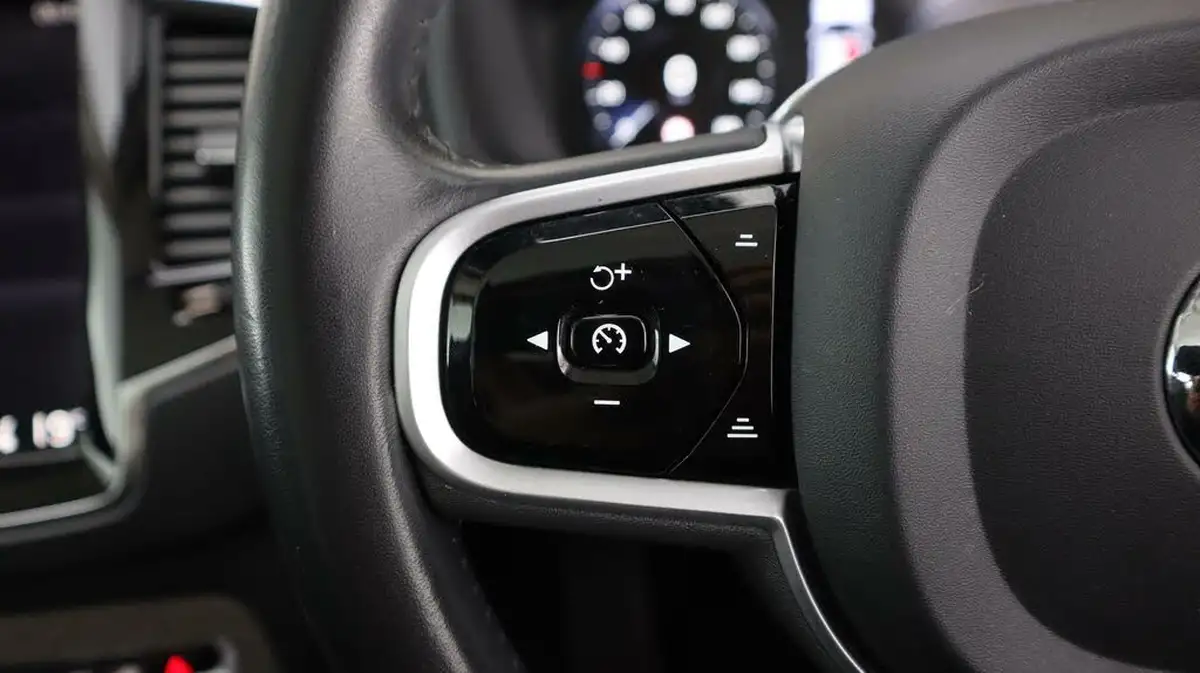 2021-volvo-xc90-20-t8-inscription-390bhp-big-21