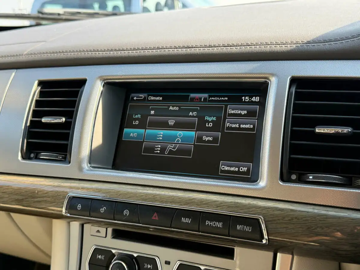 2014-jaguar-xf-30td-premium-luxury-saloon-4d-big-68