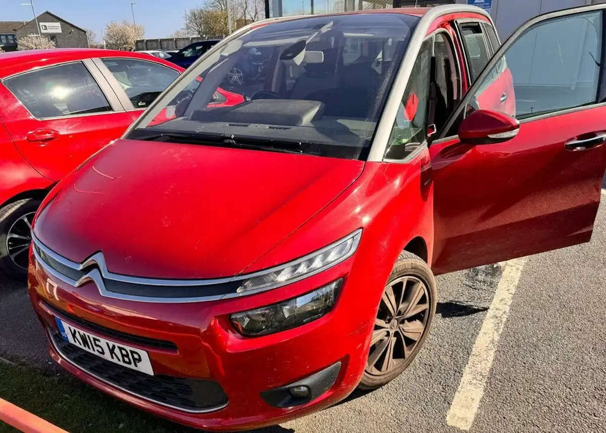 2015-citroen-grand-c4-picasso-20bluehdi-exclusive-eat6-big-2