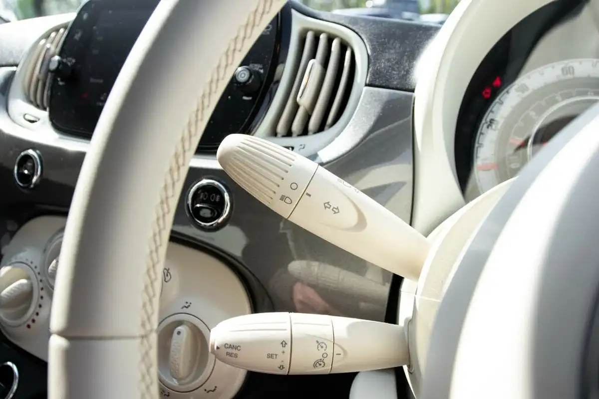 2019-fiat-500-12-lounge-big-16