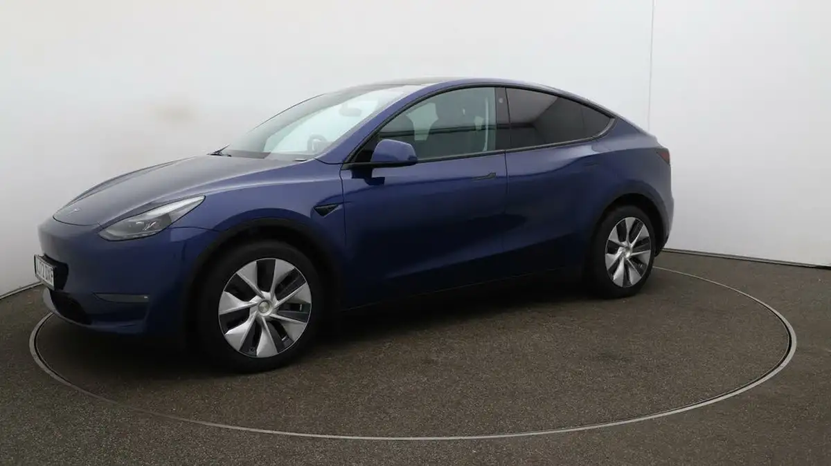 2022-tesla-model-y-e-long-range-big-66