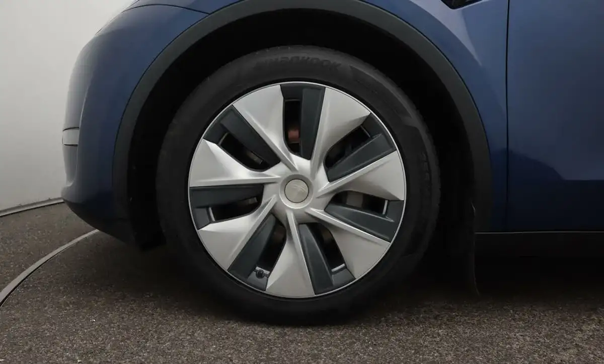 2022-tesla-model-y-e-long-range-big-18