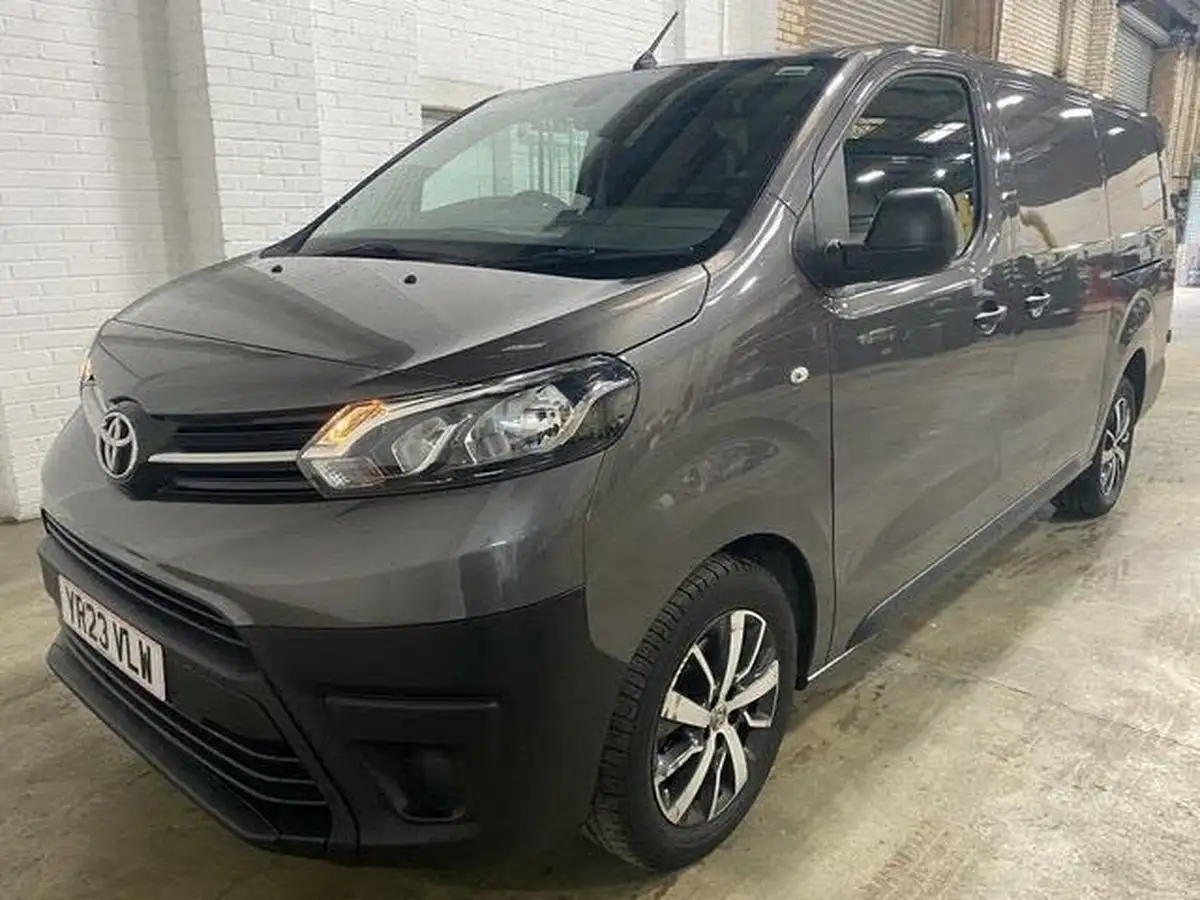 2023-toyota-proace-20d-icon-medium-panel-big-1