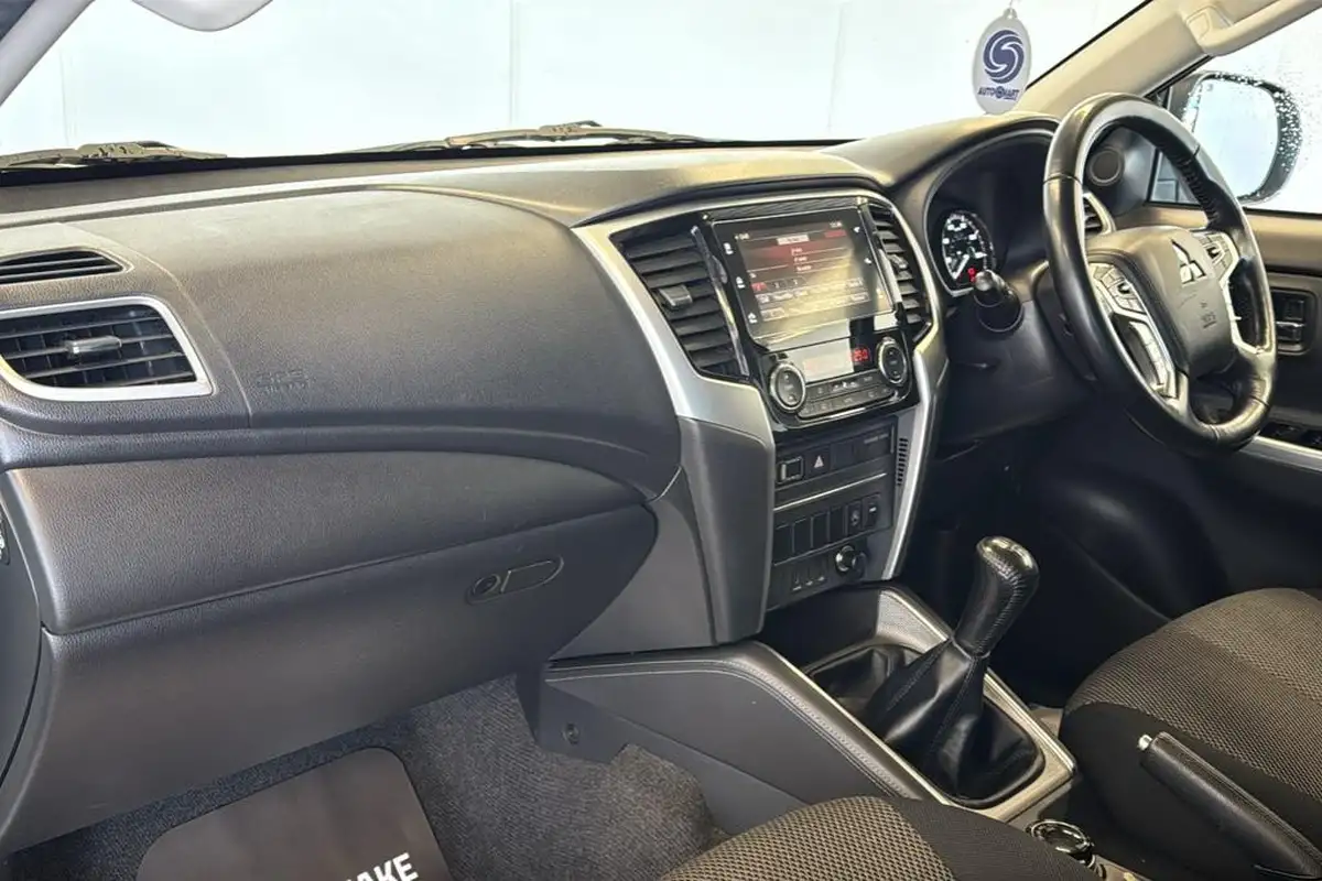 2019-mitsubishi-l200-22di-d-warrior-big-14