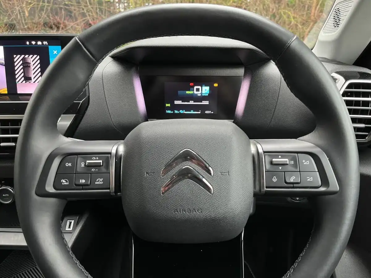 2023-citroen-c4-x-e-shine-big-25