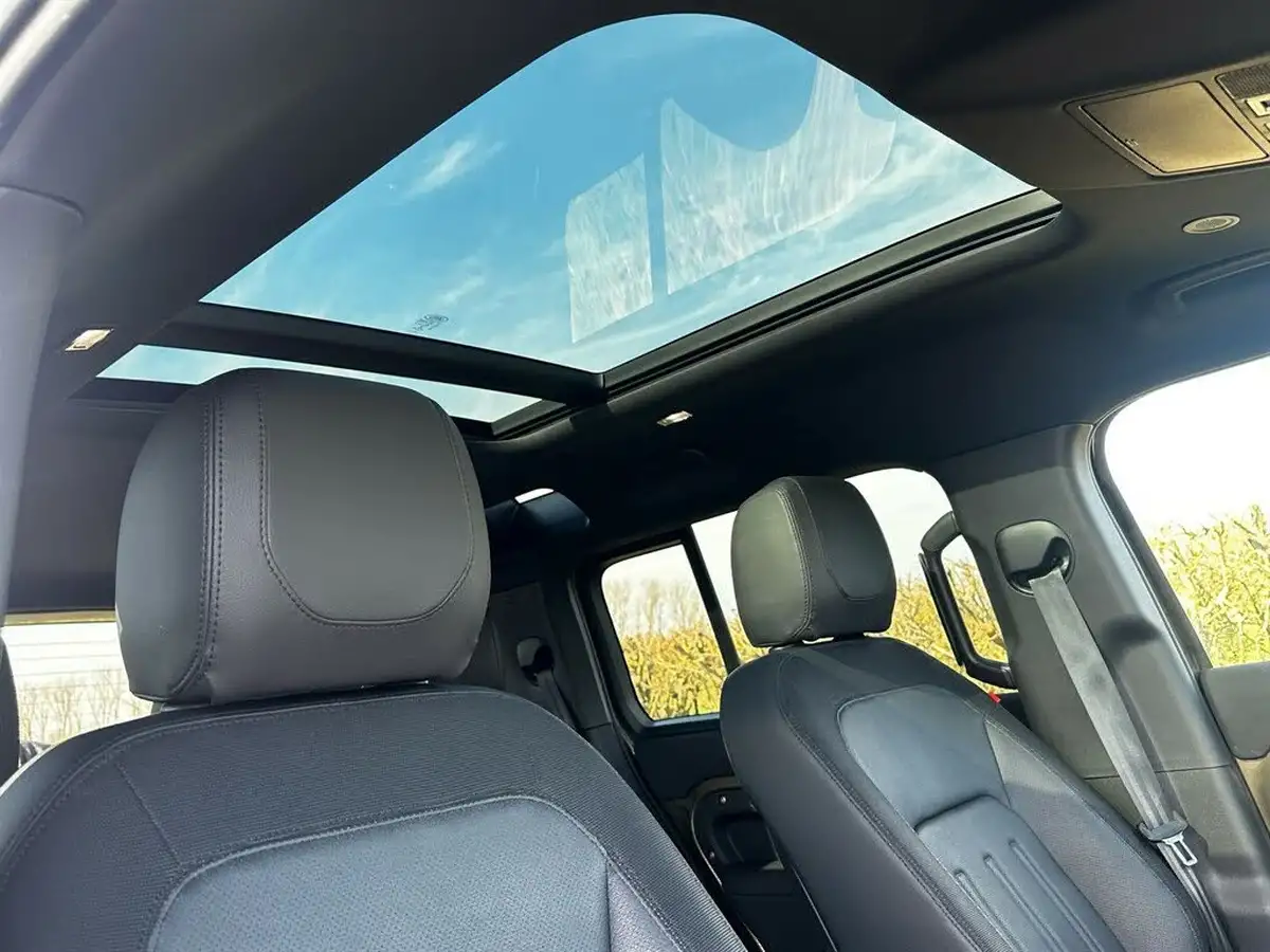 2022-land-rover-110-defender-20-p300-x-dynamic-se-big-8
