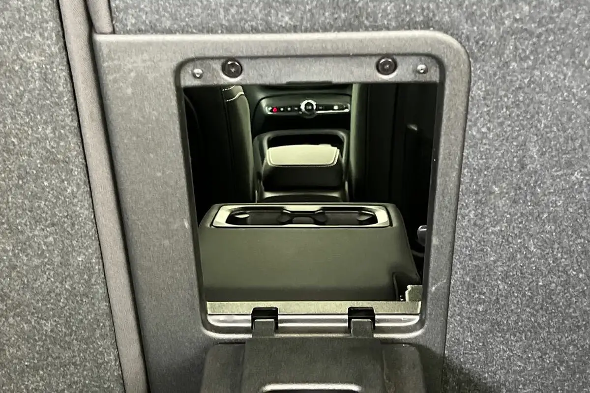 2024-volvo-xc40-20-b4-plus-big-35
