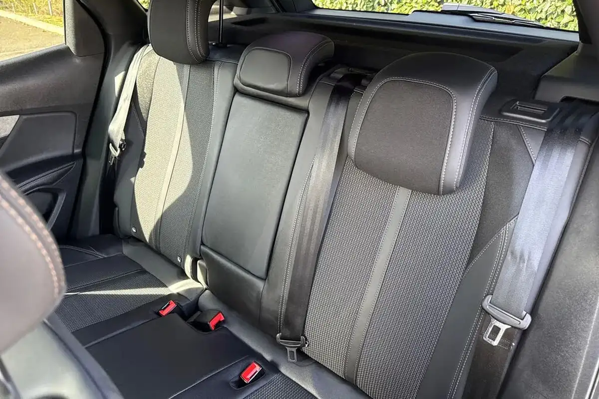 2024-peugeot-3008-suv-12-puretech-gt-130bhp-ss-eat8-big-17