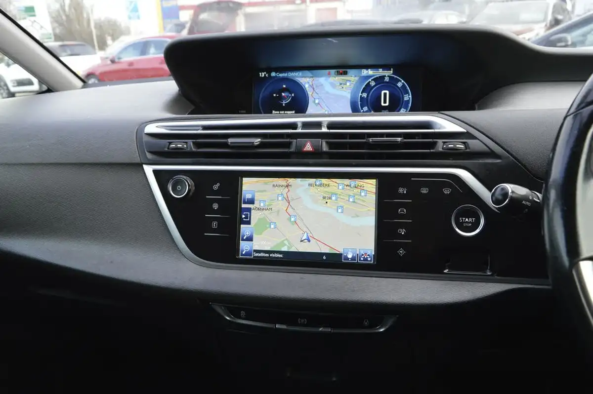 2016-citroen-grand-c4-picasso-16bluehdi-exclusive-eat6-big-19